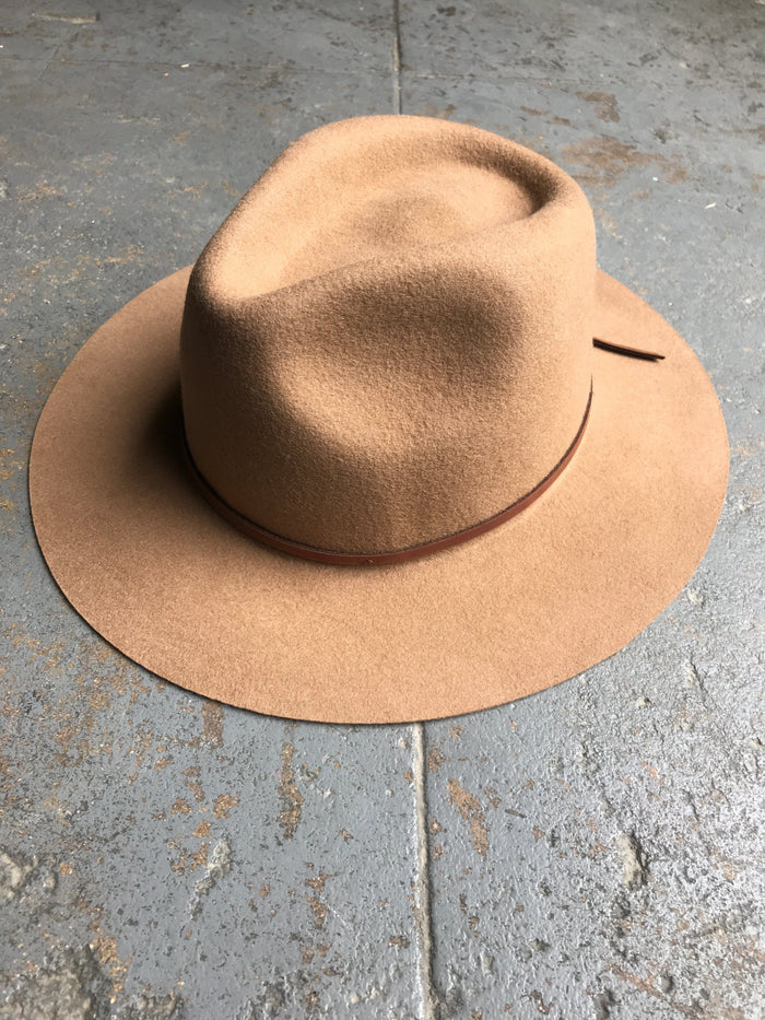 M / Tan