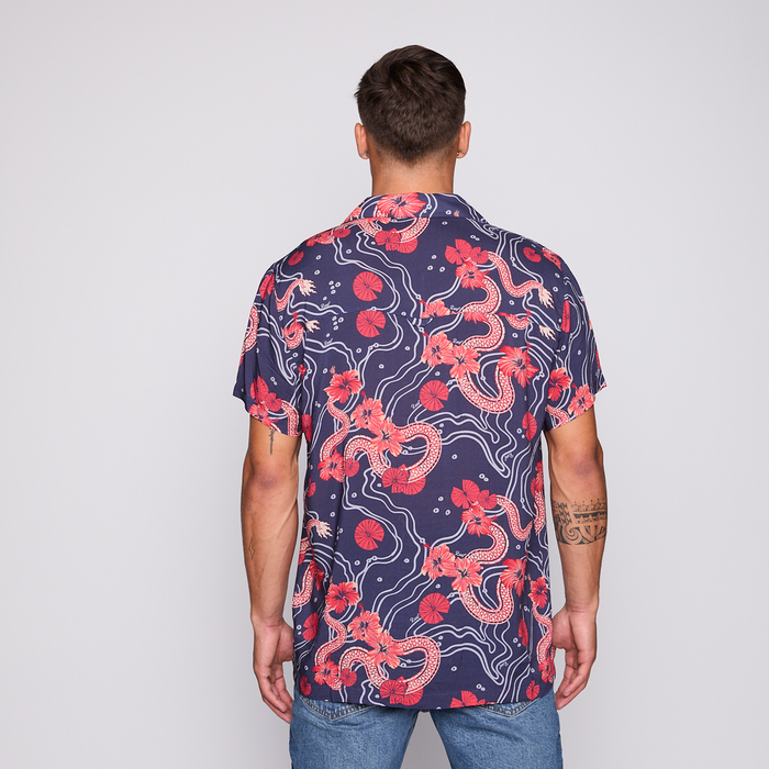 Camisa Reef Men Azul Dragones Rojos y Flores