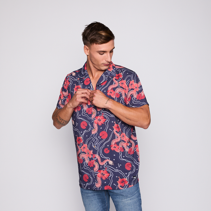 Camisa Reef Men Azul Dragones Rojos y Flores