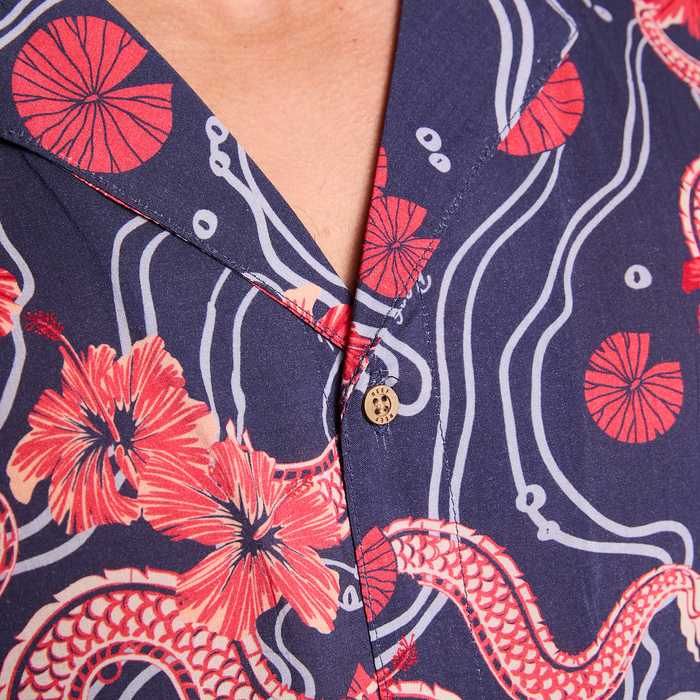Camisa Reef Men Azul Dragones Rojos y Flores