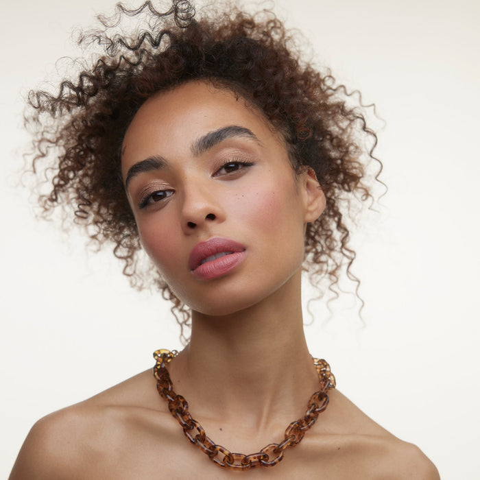 Wonderblush-Le Fard Blush Powder-Makeup-LeFard-ModelMediumSkin-Framboise-The Detox Market | Framboise - Plum berry