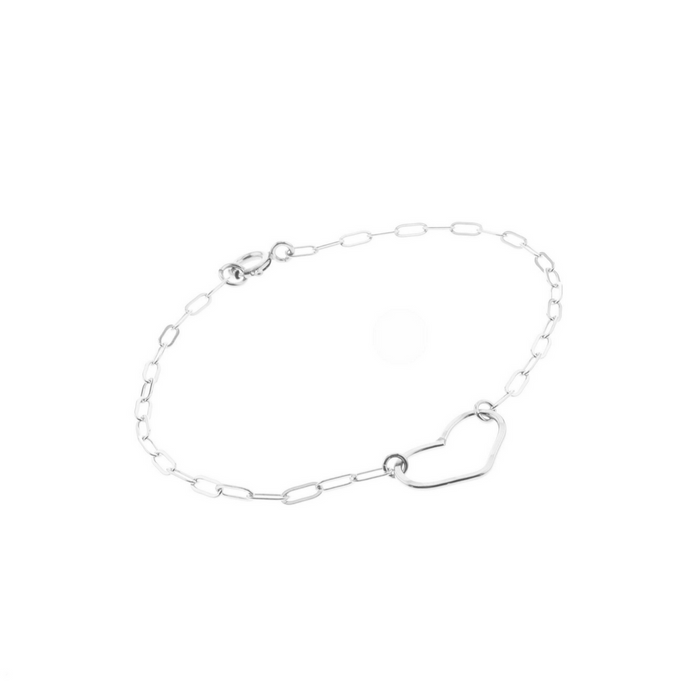 Silver chain love bracelet with heart-shaped charm and round clasp