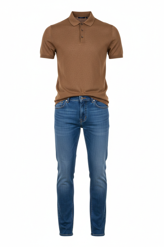 Brown shirt and royal blue jeans outfit combo
