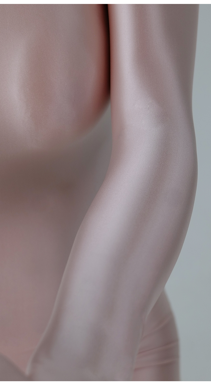 Shiny glossy pearl wrapping paper by InTheMask by MOLIS, featuring smooth, reflective surface with elegant pearl finish.