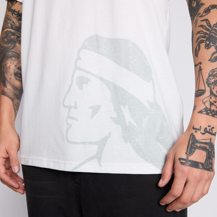 Polera Colo Colo Urbano Hombre Cacique Blanco Gris
