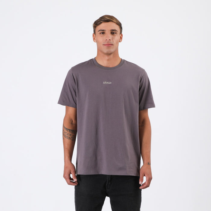 Polera Nixon Men Logo Letters Dark Grey