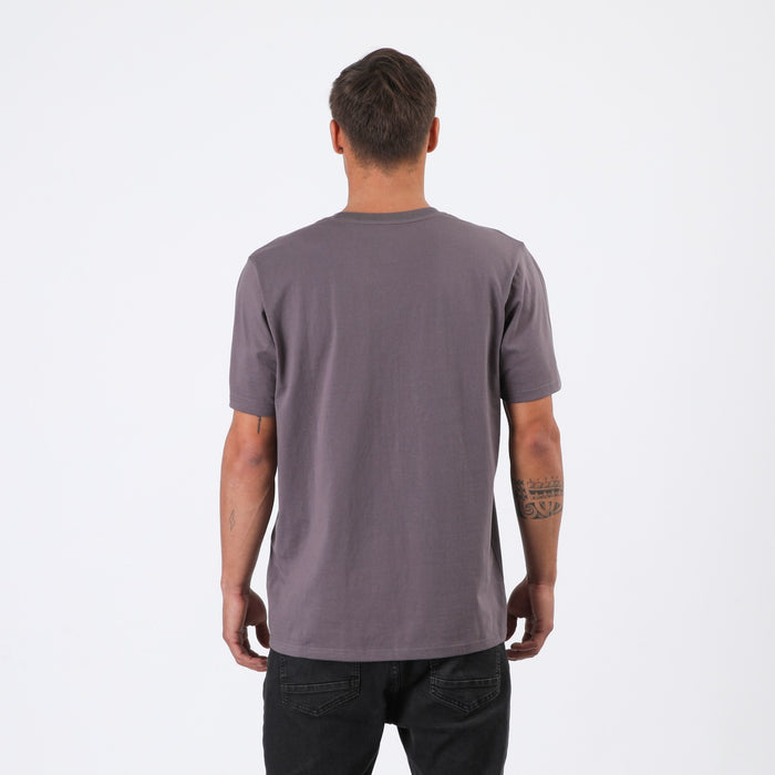 Polera Nixon Men Logo Letters Dark Grey