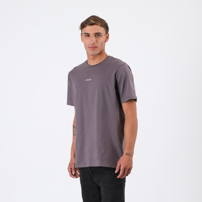 Polera Nixon Men Logo Letters Dark Grey