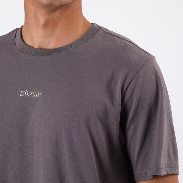 Polera Nixon Men Logo Letters Dark Grey